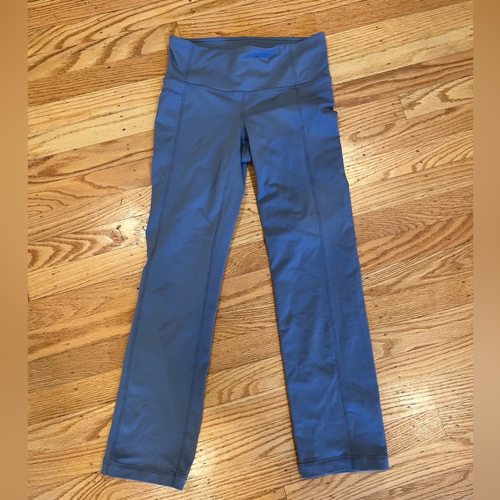 ATHLETA cropped leggings purple XS EUC